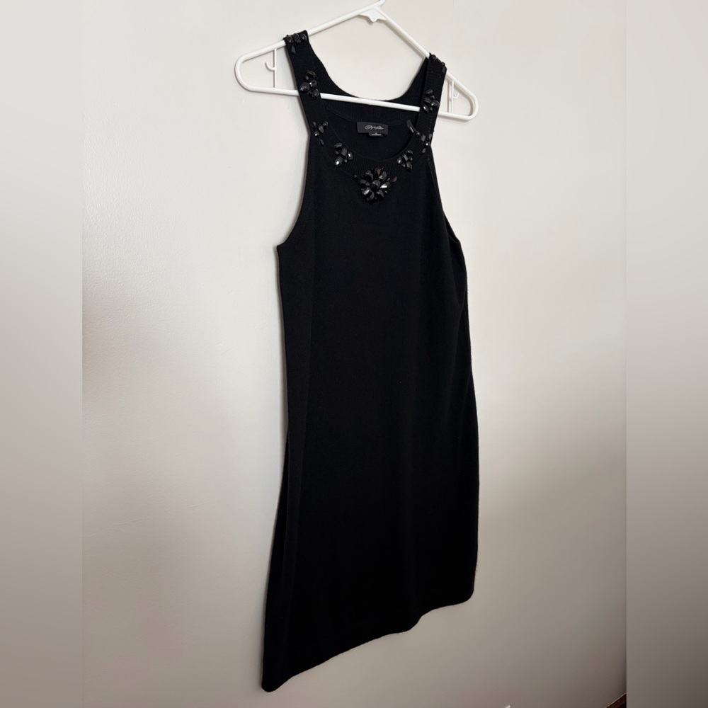 100% Cashmere Elegant Black Sleeveless Dress with Embellished Neckline